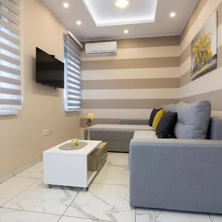 Jana Apartment *